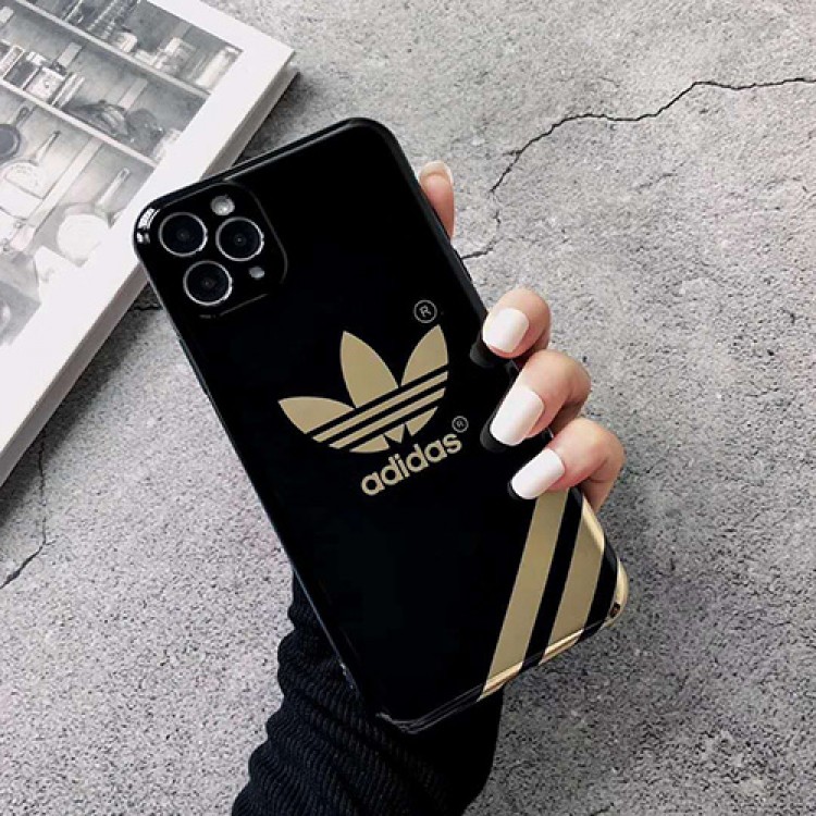 Adidas/アディダスファッション セレブ愛用 iphone11/11pro max/se2ケース 激安メンズ  安いレディース アイフォンケース おまけつきアイフォン12カバー レディース バッグ型 ブランド