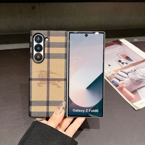 Burberry バーバリーgalaxy z flip7 6 5 4 3 z fold5 6 7ハイブランドケースファッションバーバリーgalaxy z flip7 6 5/z flip4/z flip3ケースブランド折りたたみ型 ギャラクシーz flip 7 6 5/z flip4/z fold5 6 7 ケースメンズ高級感galaxyz flip5/z flip4/z fold5/z fold4ブランドケース