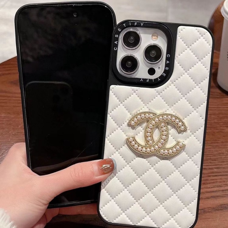 キラキラ シャネル iphone14ケース ハイエンド 高品質 女子力高い CHANEL iPhone14pro/14pro max携帯カバー ゴールドロゴ 真珠付き かわいい 上品優雅 アイフォン14/14プロスマホケース 俳優愛用 名人専用