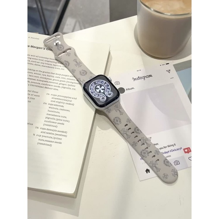 クロムハーツ Chrome Heartsブランド Apple Watch 11 Ultra3  9 10 ultra バンド 華奢革 交換バンド高級感 Apple Watch 11 se3 10 9 8 7 se2/6/5/4/3/2/1ベルト 軽量 フィット 通気性男性向けアップルウオッチ se3/se2/7 8 9 10 11スポーツベルト 上質Apple Watch 11 9 10 ultra/8/7/6ブランドベルト 流行り
