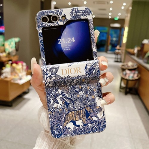 Dior ディオールgalaxy z flip5/6ブランドケースコピーハイブランドgalaxy z flip6 5/z flip4/z flip3折りたたみケースギャラクシーzブランド携帯ケース高級感galaxyz flip5/z flip4ブランドケース