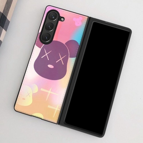 Kaws カウズgalaxy z fold5 4ブランドケースコピーgalaxy  z fold5 4 3ハイブランドケースgalaxy z fold 5/z fold4メンズレディースケース折りたたみ型ギャラクシーz fold5ケースメンズ