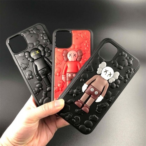 Kaws カウズブランドiphone16/15/14Proメンズケースレディース向けiphone16/15/14/13Proケースかわいいアイフォン16/15プロ/14/13カバー