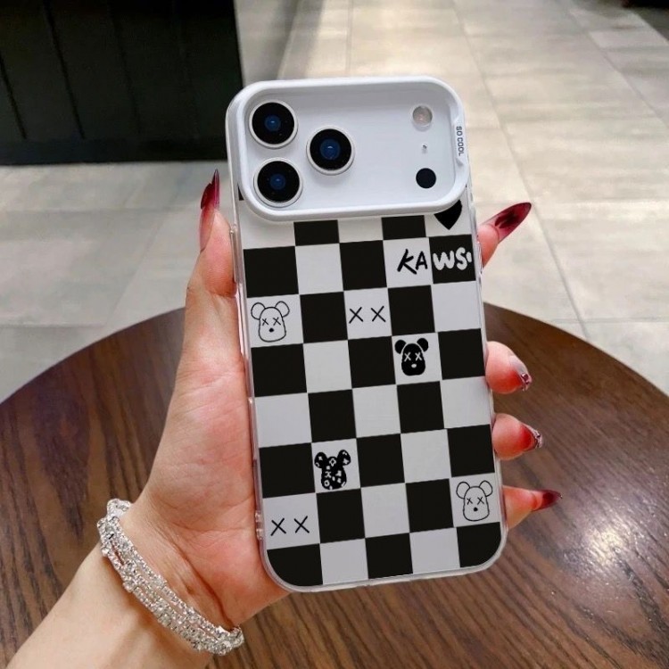 Kaws カウズiphone17 /Air/16/15/14/13 Pro Maxケースブランドコピーレディース向けiphone 17pro max/ air /16/15/14/13Proケースかわいいアイフォン17pro /16/15プロ/14/13カバー