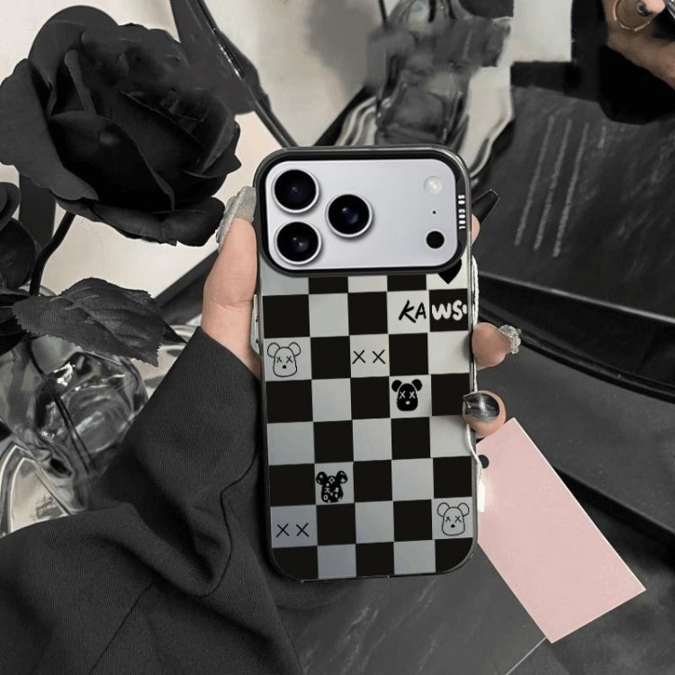 Kaws カウズiphone17 /Air/16/15/14/13 Pro Maxケースブランドコピーレディース向けiphone 17pro max/ air /16/15/14/13Proケースかわいいアイフォン17pro /16/15プロ/14/13カバー