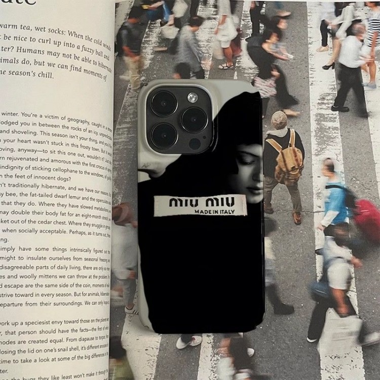 ミュウミュウ MiuMiuブランドiphone16/15/14 17Pro/ airメンズケースかわいいアイフォン17pro /16/15プロ/14/13カバーハイエンドiphone16/15 17Pro Max/14plusカバー