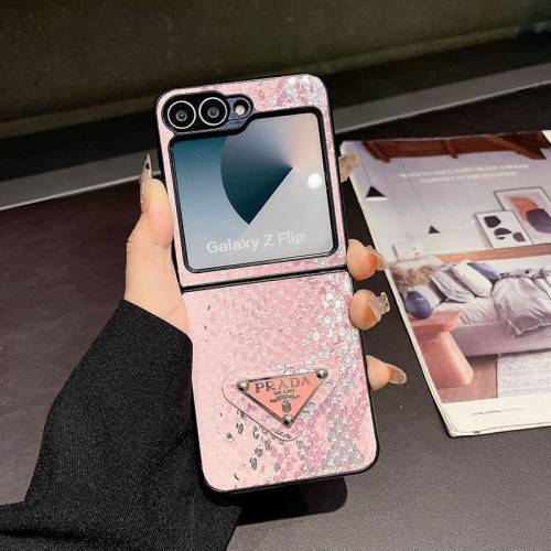 Prada プラダハイブランドgalaxy z flip7 6 5/z flip4/z flip3折りたたみケースハイエンドギャラクシーgalaxy z flip7 6 5 4 3スマホケースファッションgalaxy z flip7 6 5/z flip4/z flip3ケースブランドgalaxy z fold7 6 5/z fold4メンズレディースケース