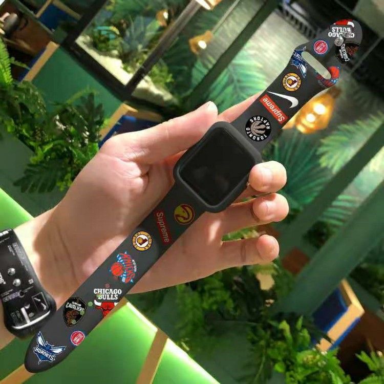 Supreme  アップルウォッチ ultra 49mmブランドベスト シュプリーム Apple Watch 9 ultra バンド 個性 apple watch 8/se2/7交換バンド ハイブランドアップルウォッチ6/5交換ベルト 耐久性 ブランドiwatch 7 8 9 バンド 丈夫