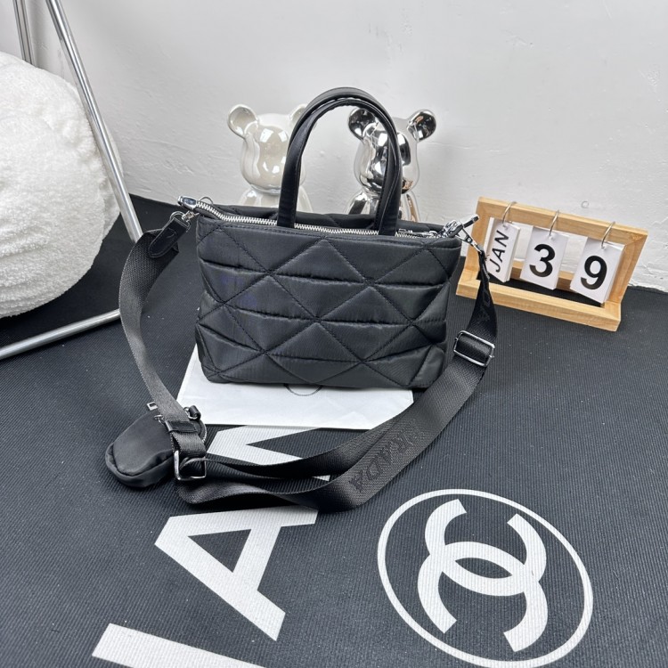 ブランドプラダ トートバッグ カジュアル PRADAハンドバッグ プラダ キルティングバッグ ナイロン ミニトートバッグ ショルダーバッグ ポーチ付き 手提げバッグ 