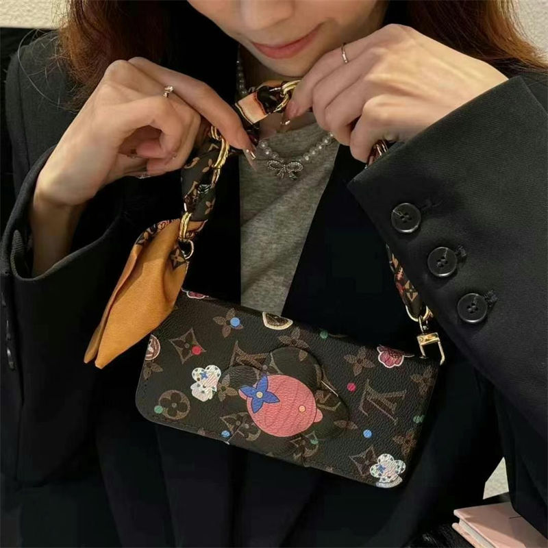 LV アイフォン16 15プロ/14/13スマホケース