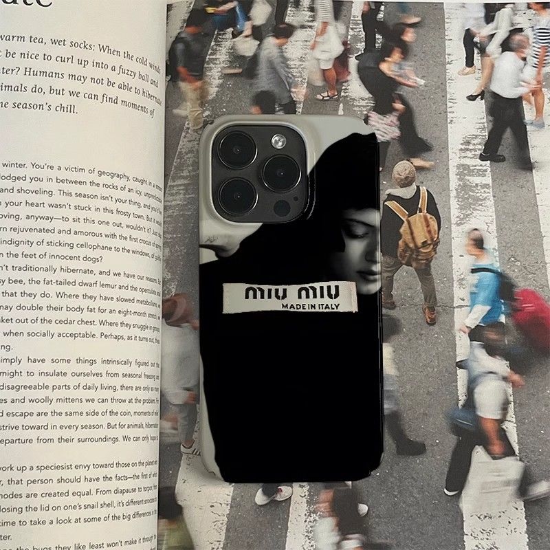 MiuMiuアイフォン17pro /16/15プロ/14/13カバー