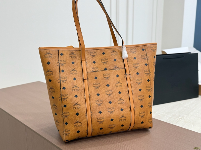 ブランドMCMショルダーバッグ