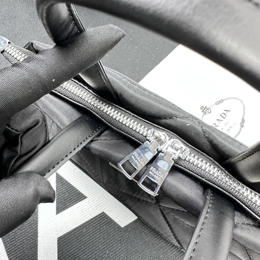プラダ手提げバッグレディース